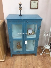 Vitrina azul envejecida